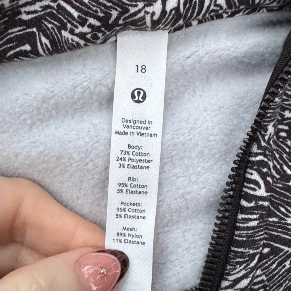 Lululemon Scuba Full-Zip Hoodie, Offbeat Alpine White Black, size 18